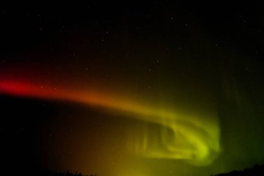 Aurora borealis birçok renkte