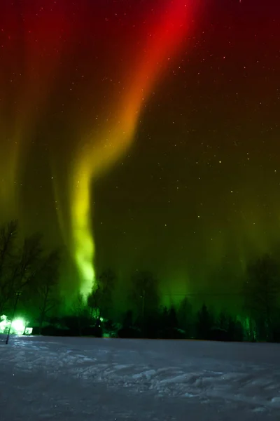 Aurora borealis birçok renkte