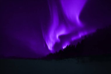 Laponya 'nın birçok renk tonunun kuzey ışıkları