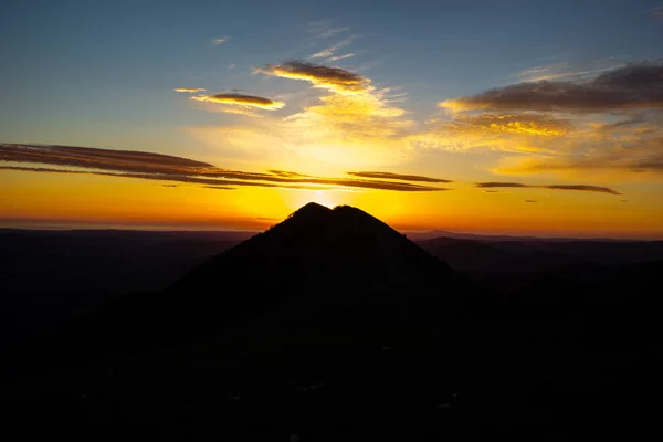 Βουνό Catria Την Αυγή — Φωτογραφία Αρχείου