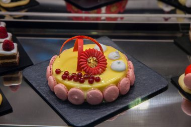 İtalyan pastanesinde sanat eserleri