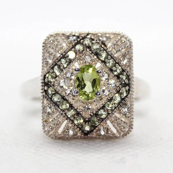 Ovaler Peridot Antik Rechteckiger Ring Aus Echtem 925 Sterling Silber — Stockfoto