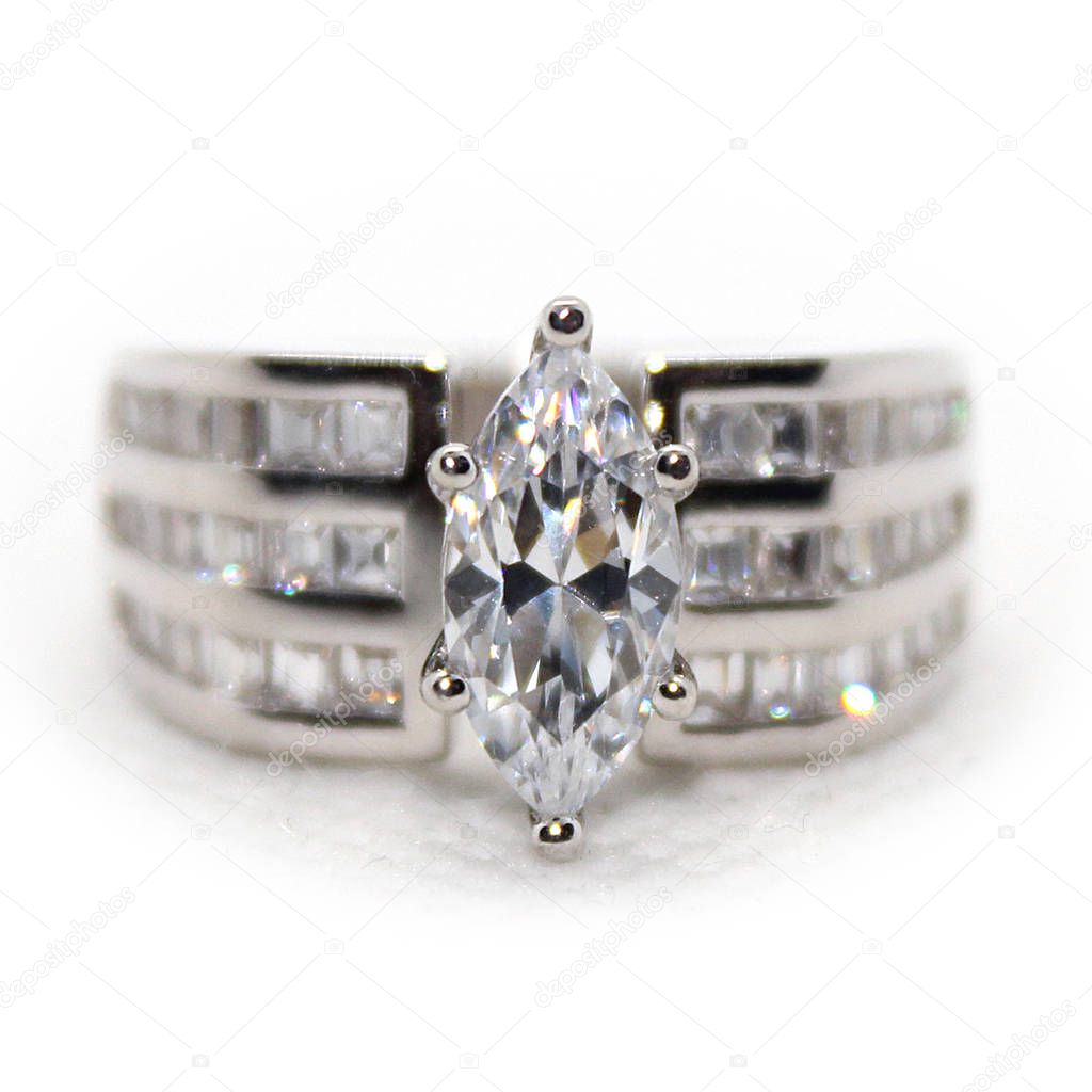 BELLA LUCE Diamond Simulate RING 1.96ctw Marquise / Baguette Wedding Style One Band RING Size 8