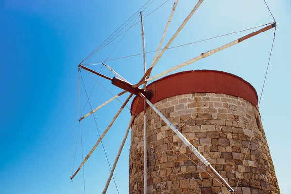 Los famosos molinos de viento en Rodas, Grecia — Foto de Stock