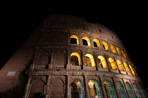 在晚上，罗马，意大利罗马竞技场 — 图库照片