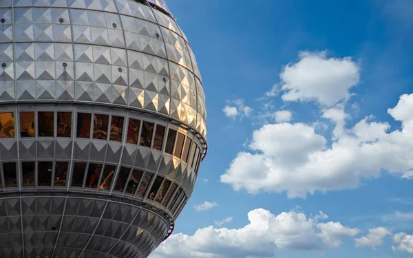 Berlin, Niemcy-słynna Berlińska Wieża telewizyjna o zachodzie słońca — Zdjęcie stockowe