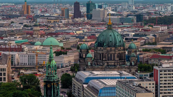Berlin silueti ile Berlin Katedrali