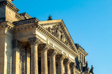 Almanya 'nın başkenti Berlin' de Alman Parlamentosu 'nun (Deutscher Bundestag) merkezi.