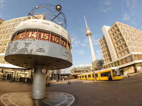 Berlín Alemania Junio 2020 Vista Del Famoso Reloj Mundial Alexanderplatz — Foto de Stock
