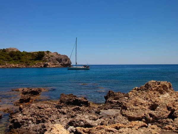 Корабль Плывет Бухту Греческом Острове Родос Греции — стоковое фото