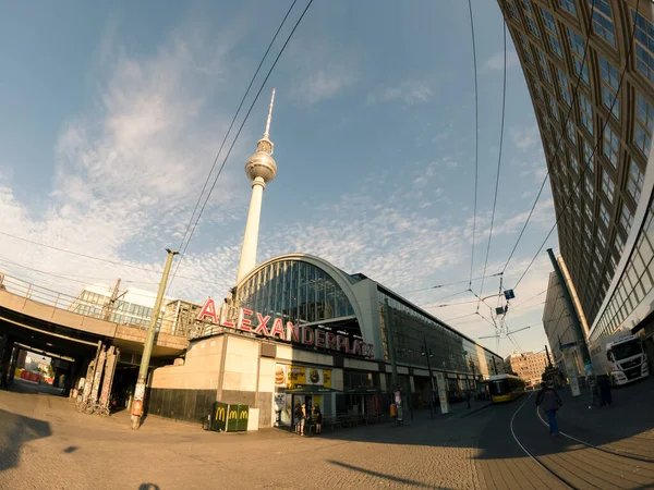 Berlim Alemanha Junho 2020 Vista Estação Trem Alexanderplatz Com Famosa — Fotografia de Stock