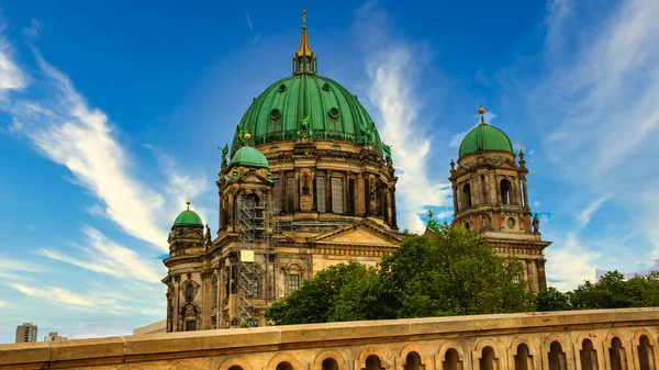 柏林著名的柏林多姆 柏林大教堂 从弗里德里希斯伯克的角度来看 — 图库照片