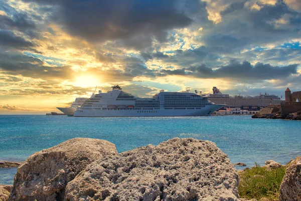 Rhodos Griekenland Juli 2019 Cruiseschepen Haven Van Rhodos — Stockfoto