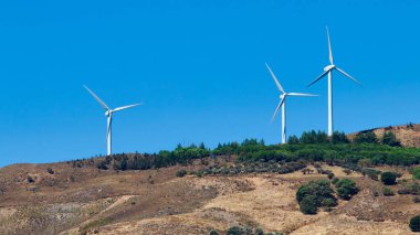 Yunanistan 'ın Girit adasında rüzgar türbinleri elektrik üretiyor