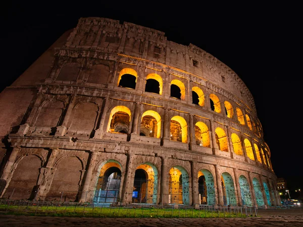 意大利罗马著名的历史性的夜间竞技场 — 图库照片