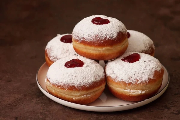 Donuts Savoureux Avec Confiture Sur Fond Bois Concept Célébration Hanoukka — Photo