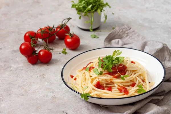 Spaghetti Tomato Sauce Parsley Sprouts — Stok fotoğraf
