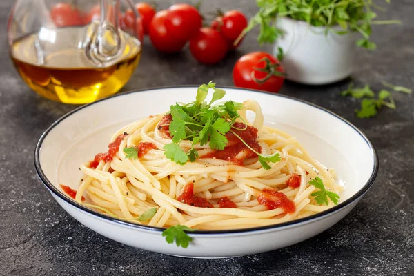 Spaghetti Tomato Sauce Parsley Sprouts — ストック写真