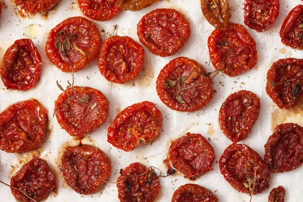 Tomates Cherry Secados Sol Con Aceite Oliva Hierbas —  Fotos de Stock