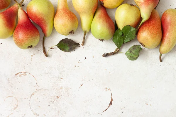 Fundo Fruta Pêras Orgânicas Frescas Sobre Fundo Branco — Fotografia de Stock