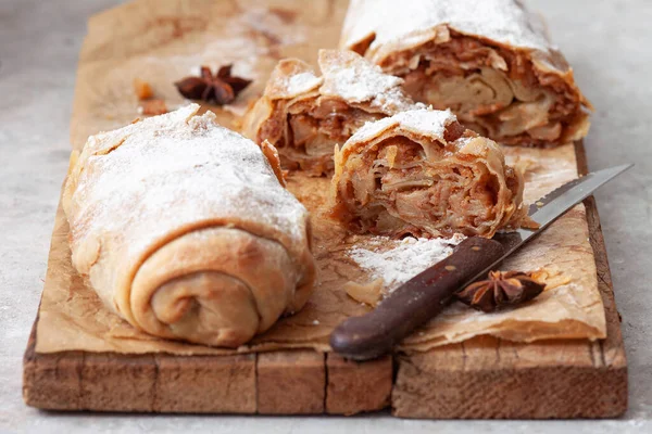 Apple Strudel Cake Cinnamon Fresh Apples Rustic Table Background — Stock Photo, Image