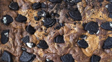 Fıstık ezmeli ve çikolatalı kekler.