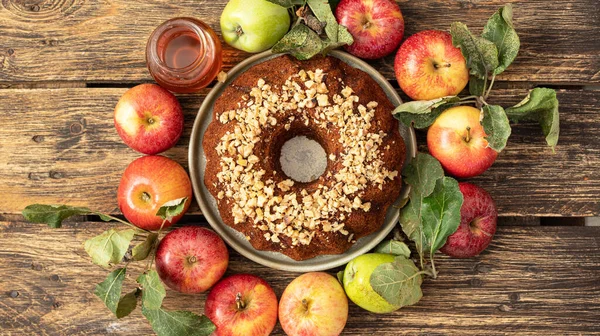Apple Honey Cake Pie Rustic Wooden Background Jewish New Year — Stock Photo, Image