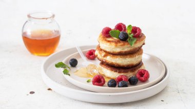 Böğürtlenli ve ballı krep