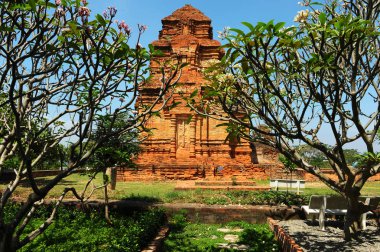 Tepedeki antik tapınak - Phan Thiet, Vietnam