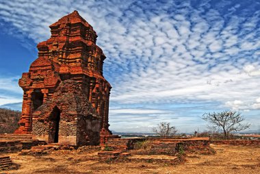 Tepedeki antik tapınak - Phan Thiet, Vietnam