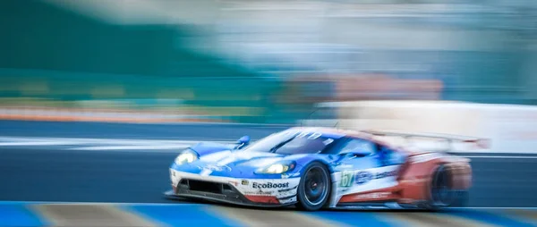 Le Mans / France - 13-14 de junio de 2017: 24 horas de Le Mans Ford Gt en acción durante la carrera. — Foto de Stock