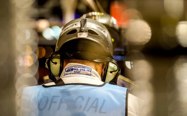 Le Mans / France - 13-14 de junio de 2017: 24 horas de Le Mans media man en el stand of race. —  Fotos de Stock