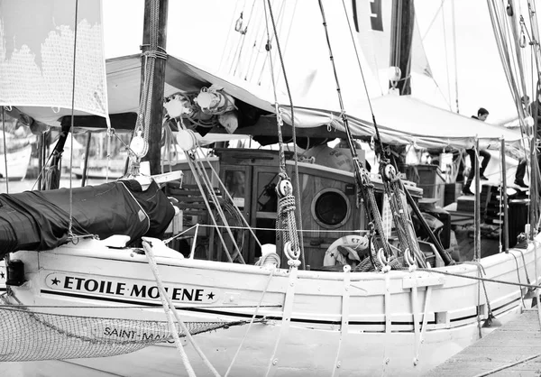 Le Havre / France  - November  05 2017: Transat Jacques Vabre, Etoile Molene, french dundee tuna boat wood and ropes — Fotografia de Stock