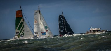 Le Havre / Fransa - 05 Kasım 2017: Transat Jacques Vabre, Le Havre açıklarında yelkenli filosunu başlat