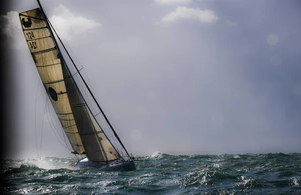 Le Havre / France  - November  05 2017: Transat Jacques Vabre, class40 in action starting the race — Fotografia de Stock