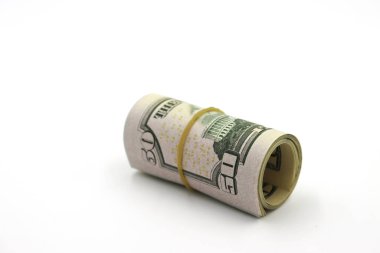 Para için. Beyaz arkaplanda izole edilmiş dolar rulosu.