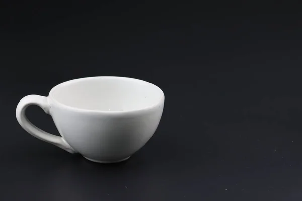 Leere Weiße Kaffeetasse Auf Schwarzem Hintergrund — Stockfoto
