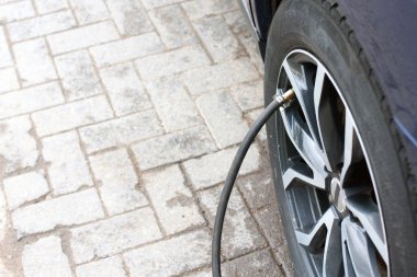 arabada tekerlek pompası