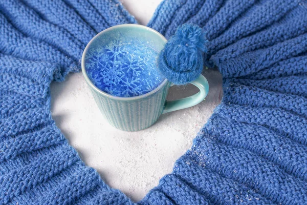Concepto Invierno Color Azul Blanco Una Taza Caliente Con Sabor — Foto de Stock