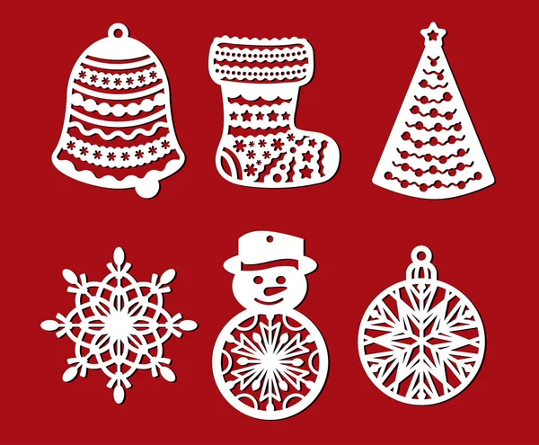 Set di decorazioni natalizie: campanello, calzino, albero di Natale, fiocco di neve, pupazzo di neve, palla. Modello per taglio laser, scultura in legno. Silhouette vettoriale su sfondo rosso. Ritaglio giocattolo di lavoro a traforo con un ornamento di laccio . — Vettoriale Stock