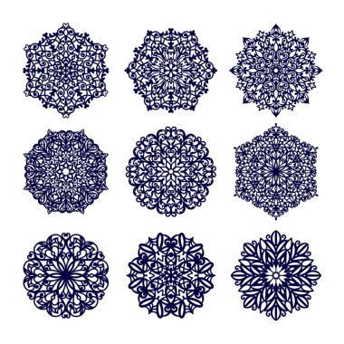 Lazer kesim mandala seti. Yuvarlak süs dantel, siyah çiçek desenli. Oryantal siluet. Vektör geometrik daire. Arabesk tarzda desen. Düğün davetiyesi için, tebrik kartı. Peçete şablonu.