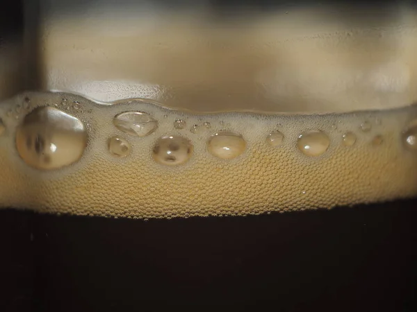 Zwart bier close-up — Stockfoto
