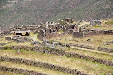 Antik Inkas dağda Pisac, Peru kalesi kalıntıları