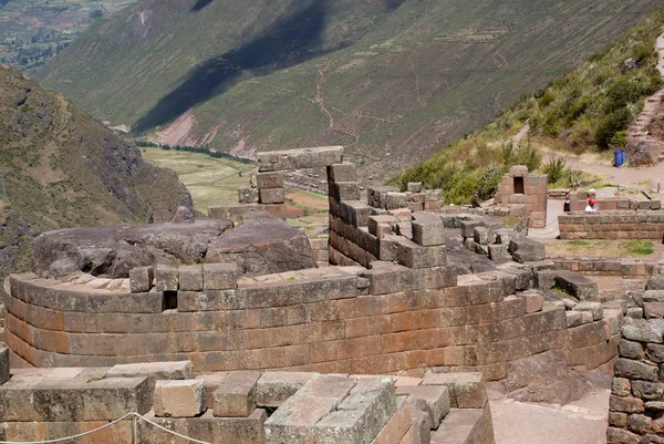 Ruinas de la antigua ciudadela de Inkas en la montaña, Pisac, Perú — Foto de Stock