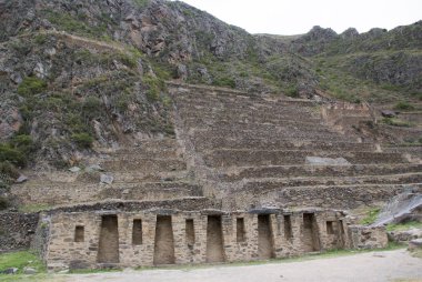 Antik Inkas dağda Pisac, Peru kalesi kalıntıları