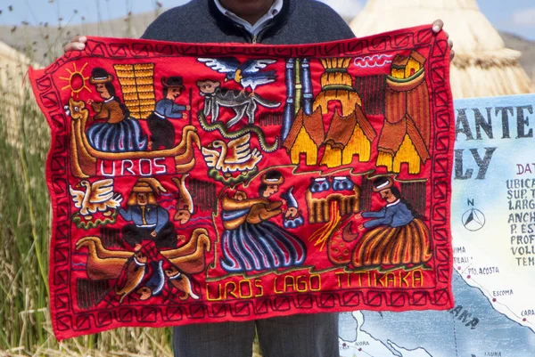 Handmade and colorful Peruvian blankets sold on Abra la Raya between Cusco and Puno