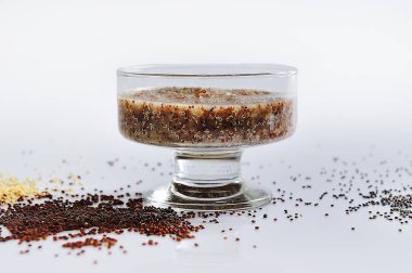 Kinoa ve bal ile Glutensiz tatlı