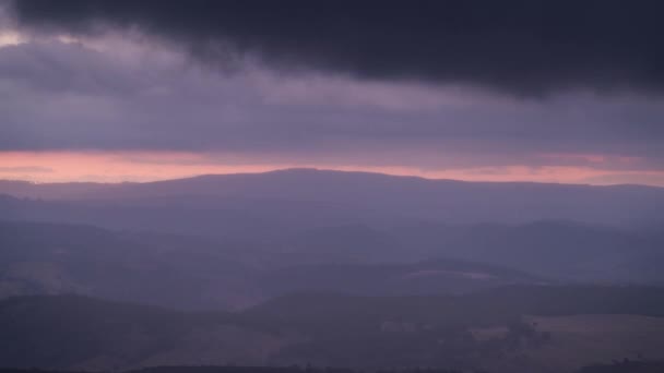 Timelapse Van Wolken Bewegen Een Vallei Bij Zonsondergang Van Mount — Stockvideo