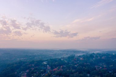 Kırsal Yangın Hizmetleri (Rfs) Tehlike azaltma yanıkları Sydney havzası üzerinde duman sorunları oluşturmak, görünürlüğü azaltarak ve astım ve solunum sorunları riskini artırarak