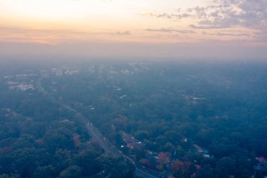 Kırsal Yangın Hizmetleri (Rfs) Tehlike azaltma yanıkları Sydney havzası üzerinde dumanlı pus oluşturmak, görünürlüğü azaltarak ve astım ve solunum sorunları riskini artırarak